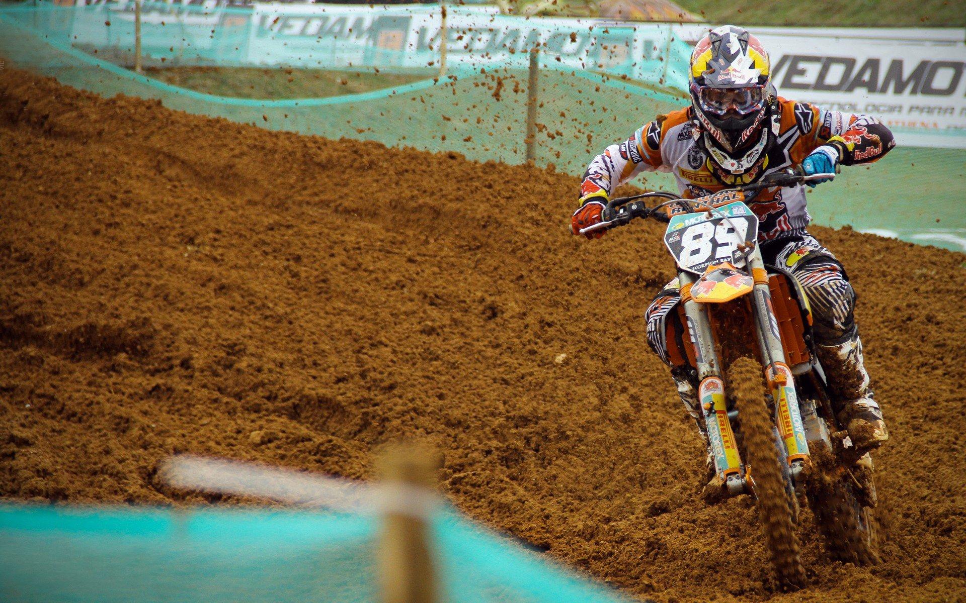 国际帆船赛激战正酣 顶尖选手逐浪争锋